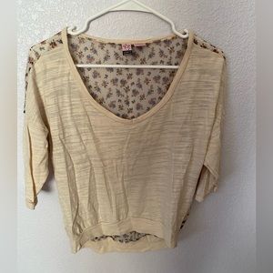 Small three quarter length shirt.